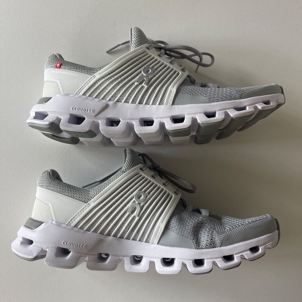 On WOMEN'S CLOUDSWIFT White Running Glacier/White - Picture 4 of 8